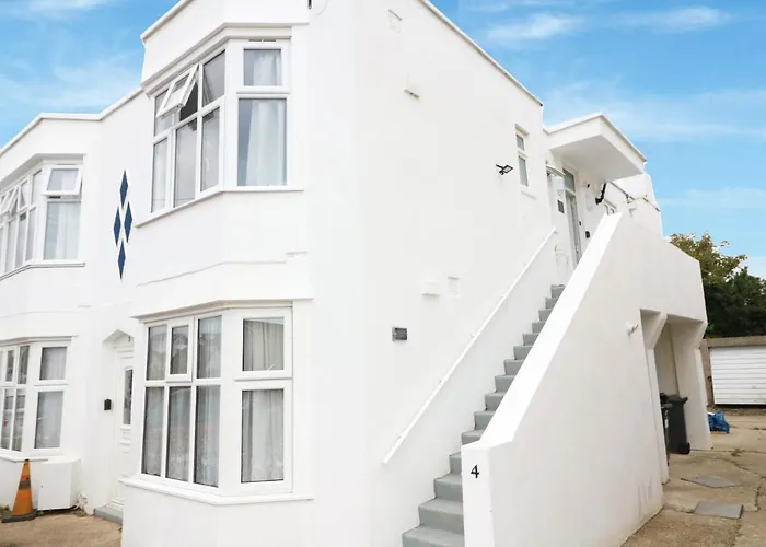 The White House - Lux Southbourne Beach 3 Bed Stay